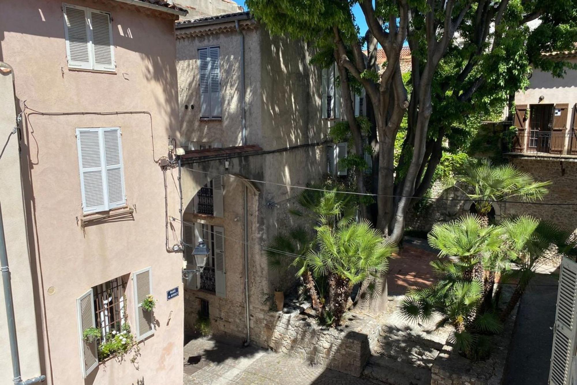 06An - Beautiful Apartment In The Heart Of Old Antibes Exterior photo